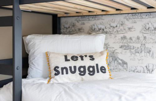 Stylish 5Bedroom Getaway in Quiet Mildenhall Area - Photo 53