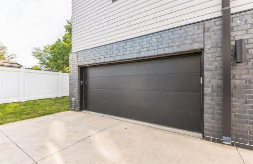 New Modern Townhome With Rooftop Patio 2 Bedroom Townhouse by RedAwning - Photo 49