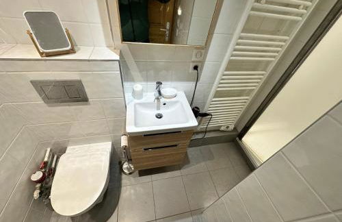 Méribel 2 pièces avec cabine, centre, proche commerce et pistes avec parking et wifi état neuf - Foto 25