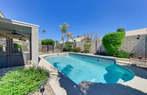 Relax Poolside in Mesa Family Home 12 Mi to Dtwn - Foto 3