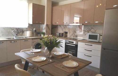 SUNNY HOLIDAYS APARTMENT - Photo 1