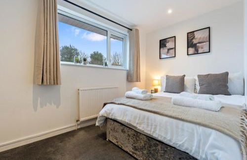 Cozy 2BR Getaway - Private Hot Tub & Bath Retreat - Foto 16