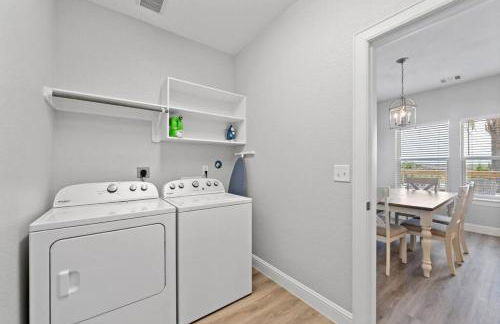 Modern Beach House with Fire Pit and Swimming Pool - Foto 17