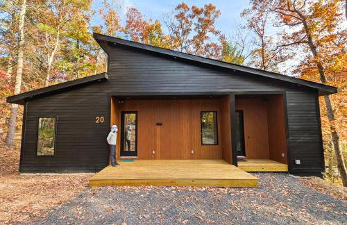 Cozy 2-bedroom cabin in welcoming Shenandoah, Basye with WiFi, AC, EV - Foto 1