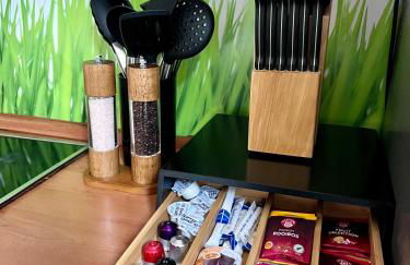 Tolles Design, hochwertig, Vollausstattung, 3 Zimmer, großes Bad & Gäste-WC, große Küche, 3 x Smart TV, 11 min zum Hbf Duisburg - Photo 26