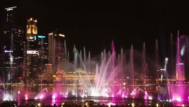 Singapur de noche es un espectáculo