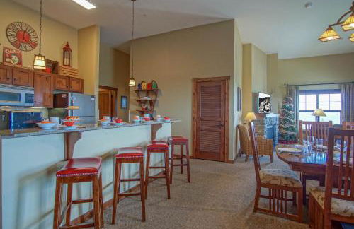 3 bedroom, 2 Full Baths, Slope Side Outdoor Hot Tubs on Site Ski Lift overlook - Foto 12