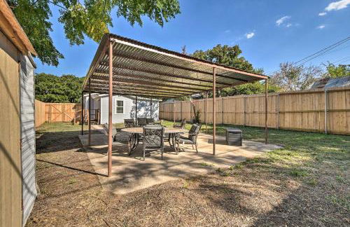 1 Mi to UTA Arlington Elm Cottage with Fenced Yard - Foto 3