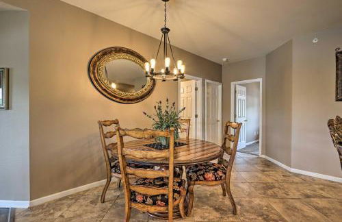 Lakefront Balcony and Pool Access Camdenton Condo - Foto 6