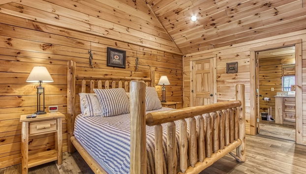 Cub Path Lodge - Luxurious 5/5 With Theatre Room And Mountain Views! 5 Bedroom Cabin by RedAwning - Foto 3, Habitación