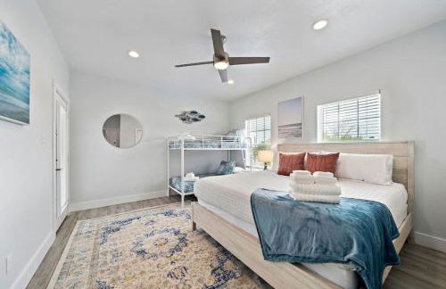 Gorgeous Home with Huge Private Pool and Game Room - Foto 21