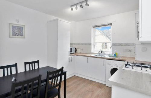 GuestReady - Stylish Apt w/ Parking near Edinburgh - Photo 17