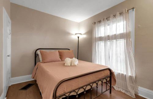 5BR Family Victorian Walk2Falls KingSuite Gameroom - Foto 16