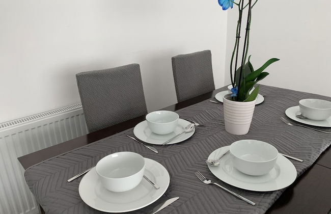 Beautiful 3-bed House in Wolverhampton - Photo 14