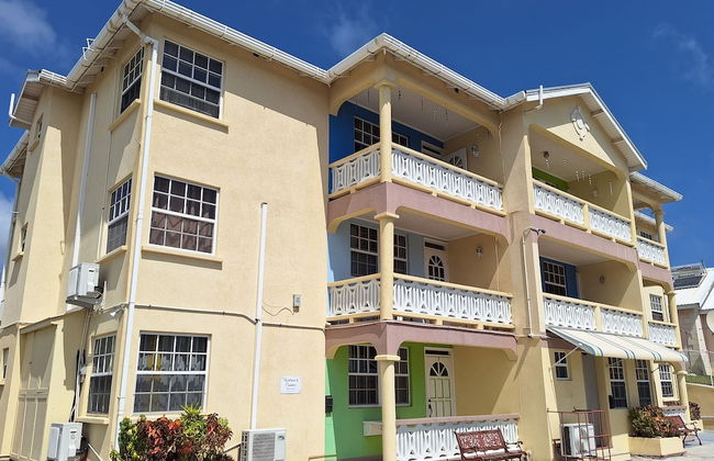 Cumber's Tropical Apartments - Foto 1