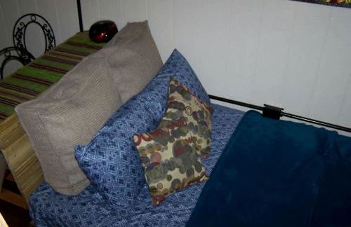 Cozy Wood Shed Tiny House Near Old Hickory Lake w/ Full Kitchen, Fire Pit & Breakfast - Foto 4