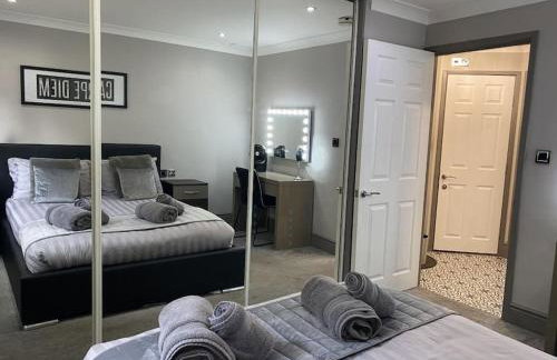 Modern Spacious 1 Bed Apartment with Free Parking in Trendy Inner London Suburb 15 mins walk to Victoria Line Underground then 20 mins to Oxford Street "West End of London" or 10 mins walk to Overground and 10 mins to London Liverpool St "City of London" - Foto 50