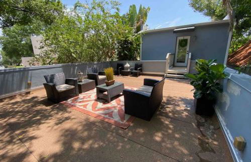 Nawlins vibe with rooftop verandah near Riverwalk and downtown - Foto 8