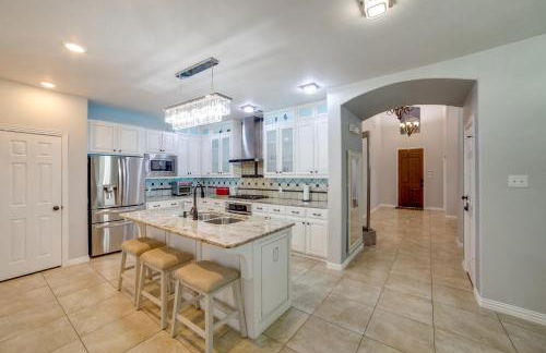 Great for Gatherings! Stylish Allen Home with Patio - Foto 11