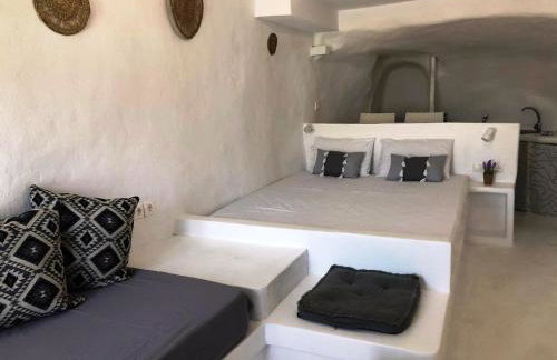 Salty Kisses and Sandy Toes, Seafront Syrmata Houses Authentic Milos Stay - Foto 14