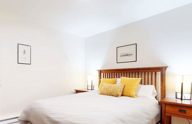 Mid Century Modern Cabin - Walk to Village! - Foto 4