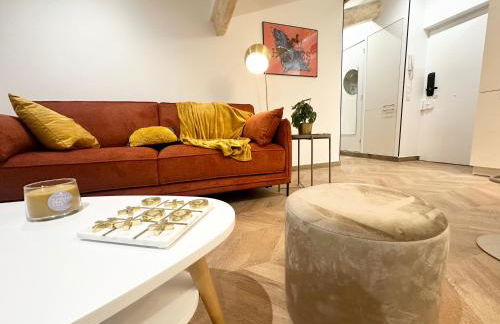 Elegant mansardé-place du pin - Photo 1