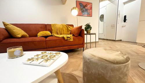 Elegant mansardé-place du pin - Photo 1