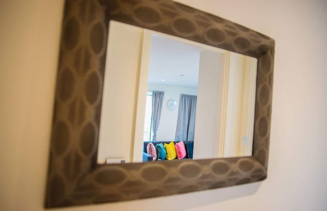 Thames View 2 Bed Apartment With Balcony - Photo 24