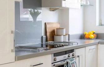 Sunny & Modern Near the Beach & Village w Parking - Foto 7