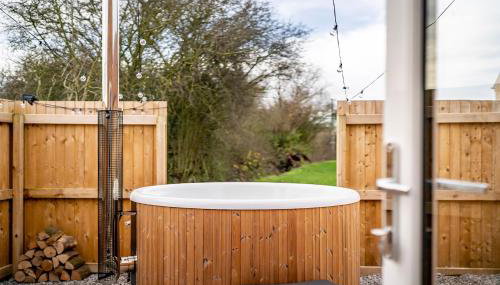 Luxury barn with private wood fired hot tub - Foto 2