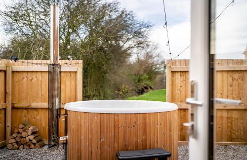 Luxury barn with private wood fired hot tub - Foto 2