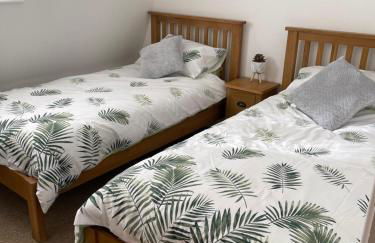 Lovely, Sleeps 6, 2 baths, Riverside Views, Parking, GY - Foto 25