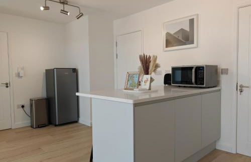 Gated 4 Guests House Free Parking - Foto 8