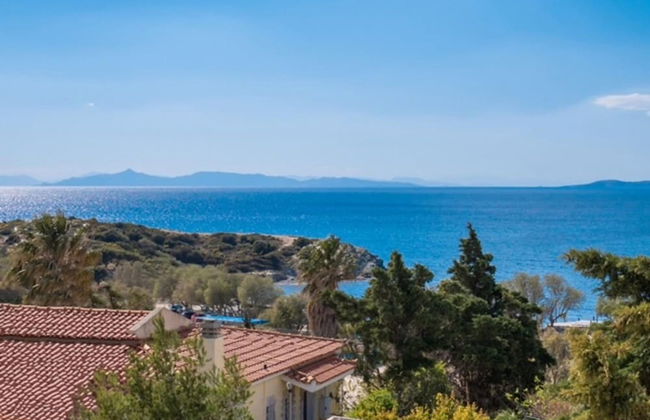 Deluxe 5 Bdrm Villa w Pool Next to the Beach - Photo 28