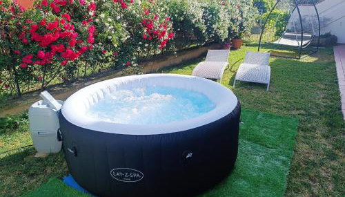 Oasi Relax con Jacuzzi e Giardino Privato - Photo 3, sunbed, Garden view