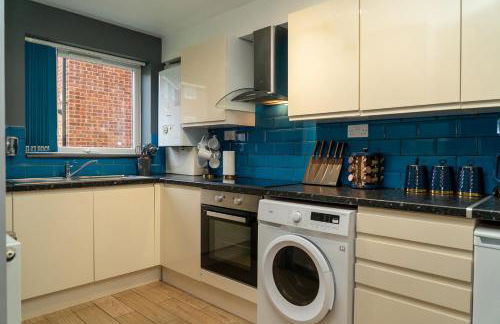 Free Parking New Modern Gem in Harrow - Photo 10