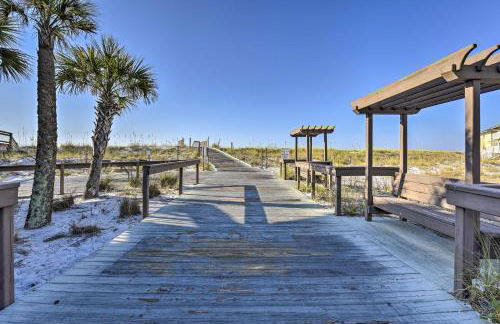 Walk to Beach Resort Retreat with Balcony in Destin - Foto 19