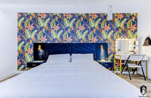 The Stallion #209 - Walk to Museums, Luxe Loft with free gated & covered parking - Foto 18