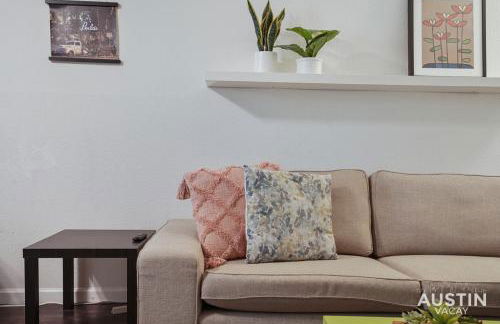 Chic Poolside Homebase Steps from South Congress - Foto 9