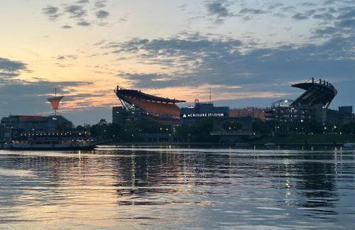 Upscale Charm PRIME LOCATION 7TH FLOOR SWEEPING CITY VIEWS FAST WIFI 24-7 Gym Lounge Roku - Foto 28