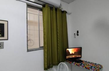 Seu Apto Praia da Costa 6 com Cama Casal e Opcional Pequena Cama Solteiro Simples Barato Local Excelente Ar Cond TV Microondas Todo seu Centro - Foto 4