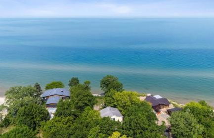 Coastal Cottage by Juniper Holiday + Home - Photo 43