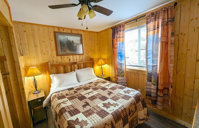 Yellowstone's Treasure Cabins - Photo 17