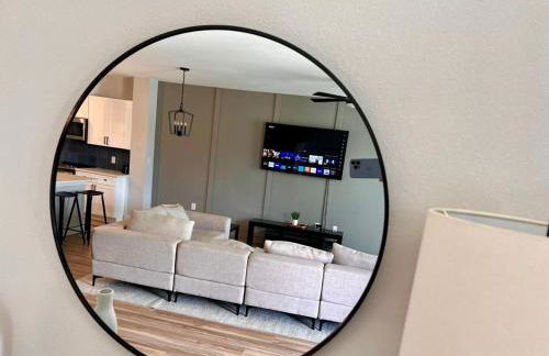 Loop, New Luxurious Large 3BR House, Sleeps 11 with Free Parking - Photo 70