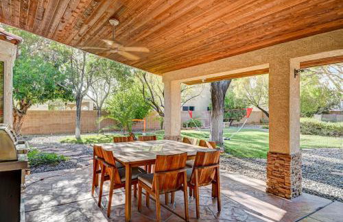 Luxury 6 BR Home Large Pool & Spa with Grassy Yard - Photo 14