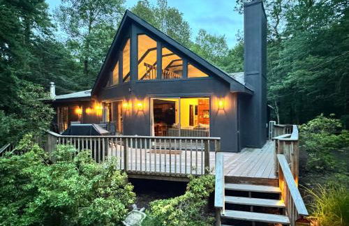 Luxe Lake Harmony Home, Game Room, Firepit, Deck - Foto 1