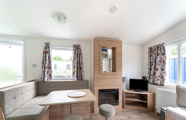 Relaxing Holiday Chalet by the Water in Grou - Foto 25