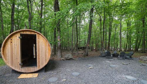 Luxurious Poconos Retreat - Hot Tub, Sauna, Games - Foto 3