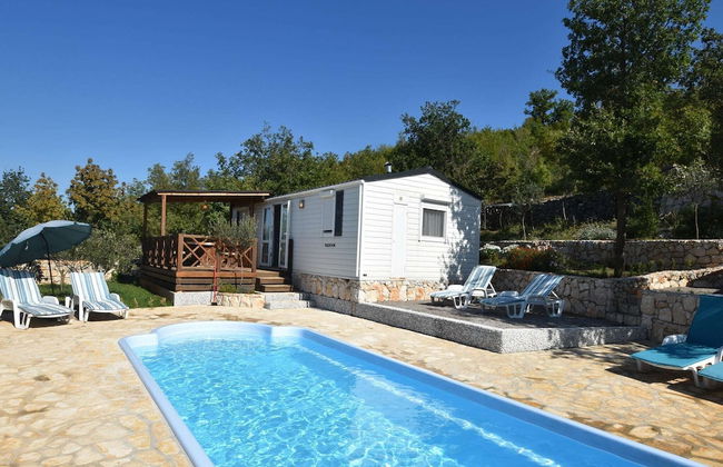 Welcoming Holiday Home in Ugljane With Swimming Pool - Foto 1