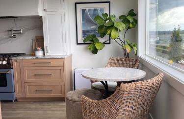 Beachfront Luxury with 4BR and Views - Foto 21